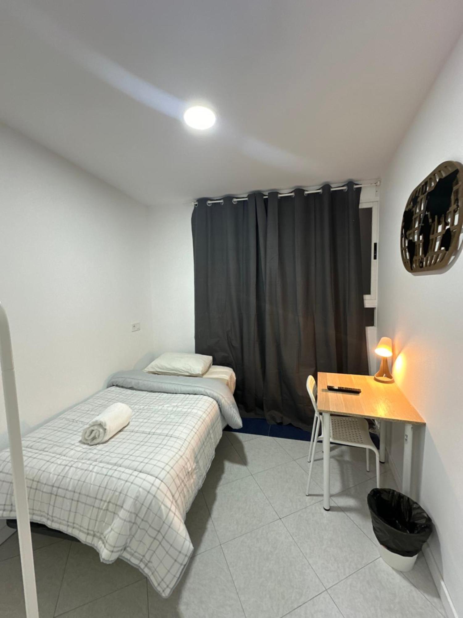 Rooms Mediavilla Madrid Exterior foto